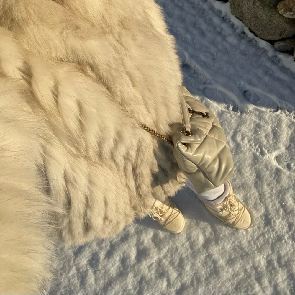 Luxurious Cream Fur Coat - Picture 4 of 7